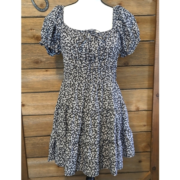 Hesperus Dresses & Skirts - Hesperus Floral Dress